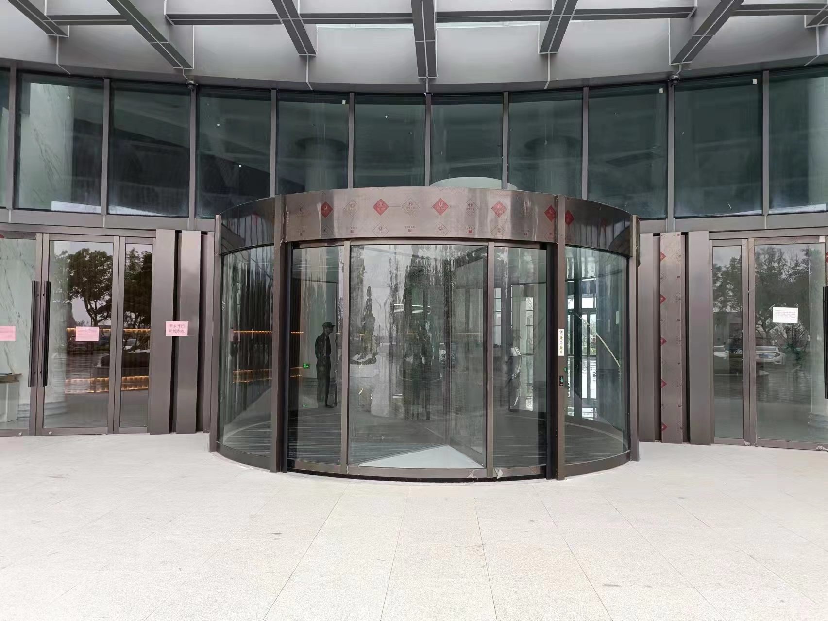 慈溪市民廣場展覽館6米超大旋轉門